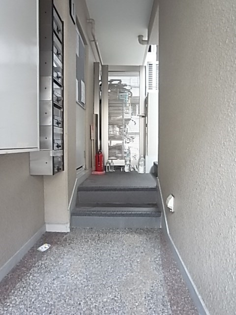 シンプルライフ荒田のエントランス
