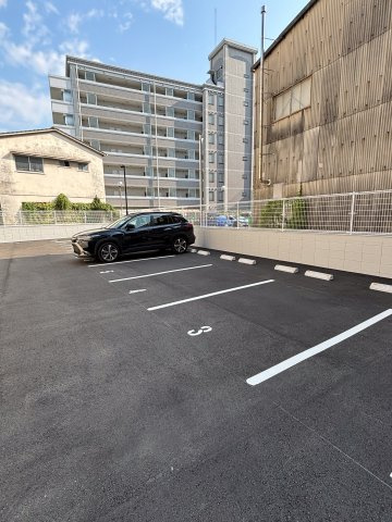 リエゾン東比恵の駐車場