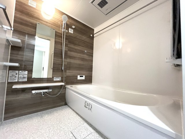 チサンマンション小笹の浴室|
清潔感溢れるバスルーム☆
浴室乾燥システムなど嬉しい機能が充実♪日々の疲れを癒します☆