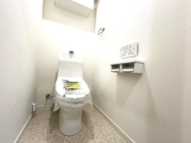 チサンマンション小笹のトイレ|縦型トイレはお掃除などお手入れがしやすく常に清潔に保ちやすいですよ♪
