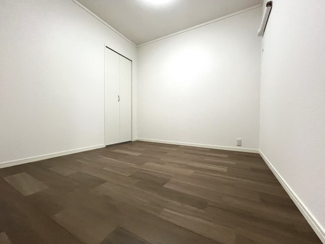 チサンマンション小笹の洋室|
全居室フローリング＆収納付き♪
「収納の余裕は心の余裕」というお家探しの格言もあるんですよ！