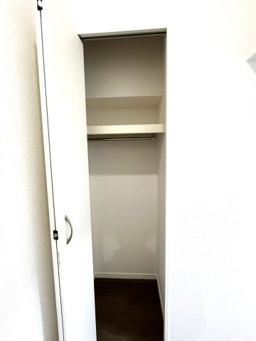 チサンマンション小笹の収納|天井まである収納♪長いものも収まりそうですよね！