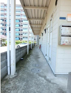 ハイムまことB棟のエントランス