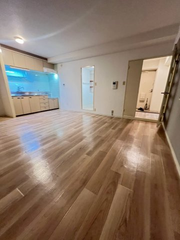 ロイヤル西宮北口の居間・リビング