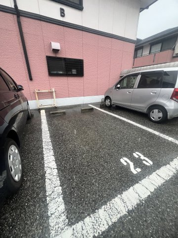 プレステージ芦屋 E棟の駐車場