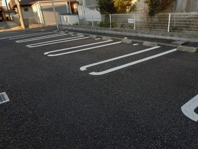 駐車場があるので、車を買う予定の方も安心です