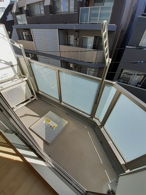 プルミエール秋葉原のバルコニー