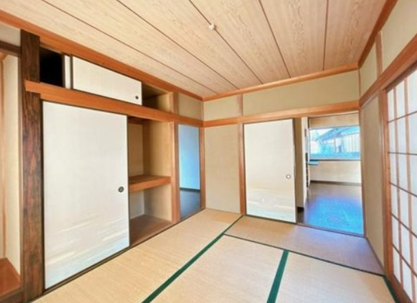 【中古】日高市下鹿山中古住宅の和室|1F 6帖和室です☆