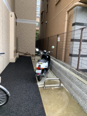 ラポール両国の駐車場