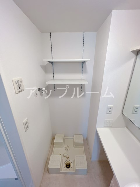 ブランドール勝川の居間・リビング