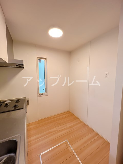 ブランドール勝川の駐車場