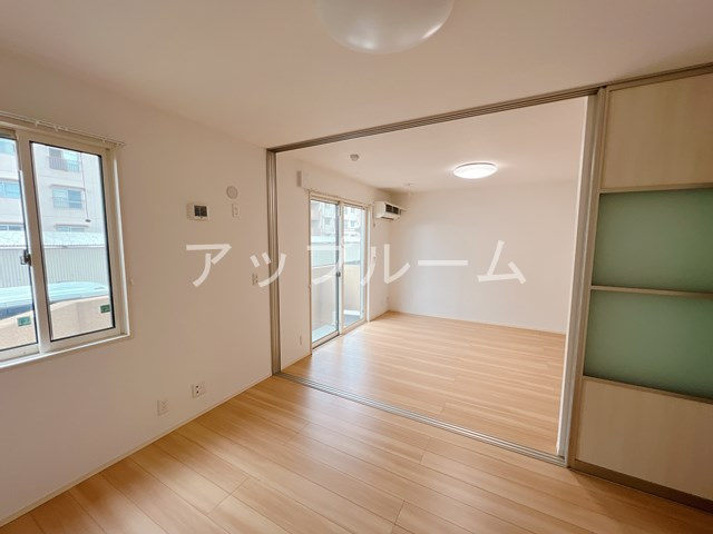 ブランドール勝川の居間・リビング