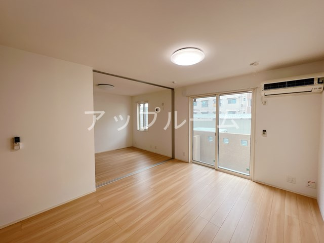 ブランドール勝川の玄関