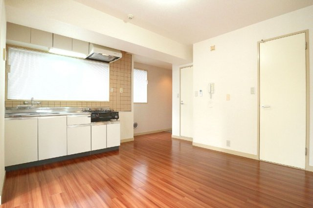 シャルール相模の洋室