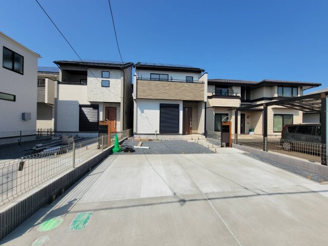  の前面道路含む現地写真|〇只今建築中〇
富士見小学校まで徒歩6分！共働き世帯に嬉しい家事動線と充実の全4棟！
※2026年2月撮影