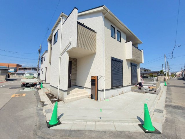  の前面道路含む現地写真|〇只今建築中〇
学チカ＆スーパー・コンビニも徒歩圏内にございます。
周辺環境に恵まれた分譲地☆
※2026年2月撮影