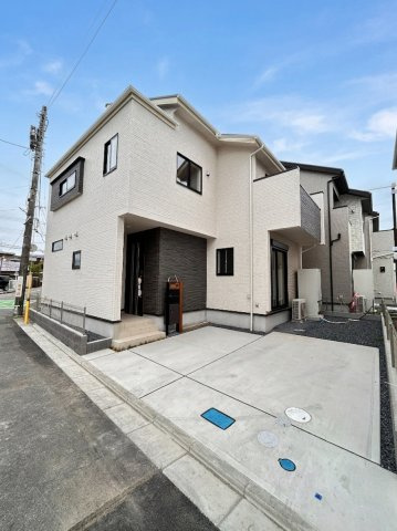  の外観|〇2号棟【3（4）LDK+納戸+2WIC+カースペース2台】
パントリーやリネン庫として活躍できる2.5帖の納戸付き！勝手口から納戸への効率的な動線　は忙しい家事の時短を叶います
※2026年4月撮影