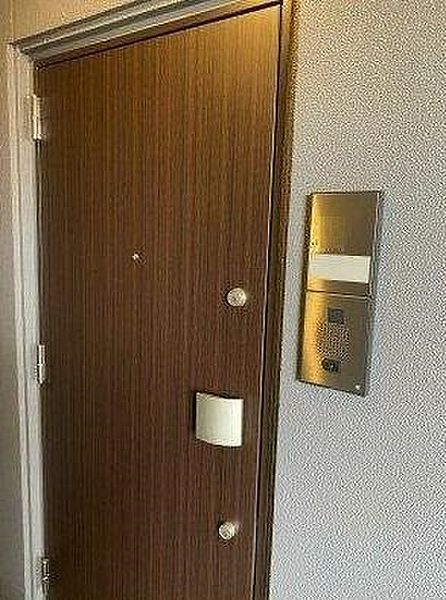 マキシヴ西大島の玄関