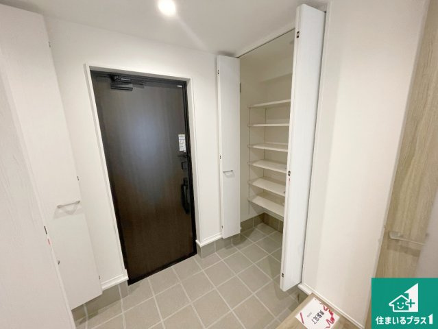 神戸市北区山の街　新築一戸建ての玄関|シューズボックスにはたくさんの靴が収納できるので玄関周りはいつもスッキリ！ご家族が増えても安心！