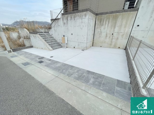 神戸市北区山の街　新築一戸建ての駐車場|２台分の駐車スペース有り！急な来客でも安心です！
