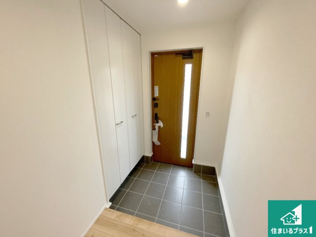神戸市北区山の街　新築一戸建ての玄関|シューズボックスにはたくさんの靴が収納できるので玄関周りはいつもスッキリ！ご家族が増えても安心！