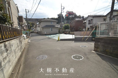 【前面道路含む現地写真】 | 座間市南栗原４丁目　売地　全１区画【仲介手数料無料】