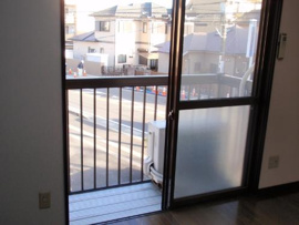 開放的で明るい空間を演出してくれるバルコニーです