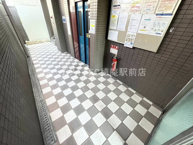 大阪市鶴見区鶴見４丁目の賃貸マンションのロビー
