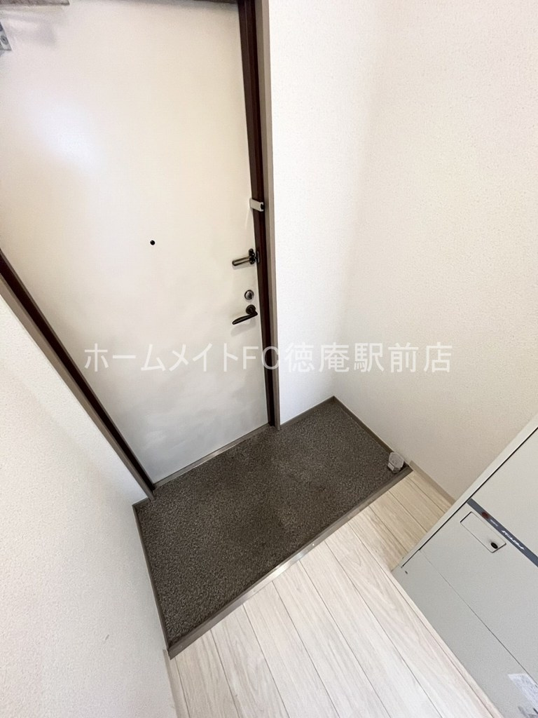 大阪市鶴見区鶴見４丁目の賃貸マンションの玄関