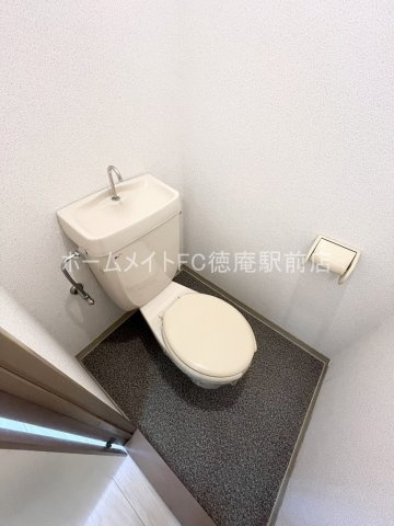 大阪市鶴見区鶴見４丁目の賃貸マンションのトイレ