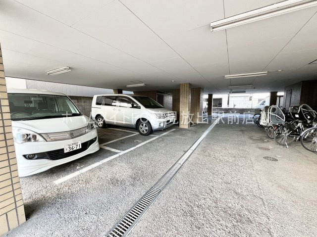 大阪市城東区永田３丁目の賃貸マンションの駐車場