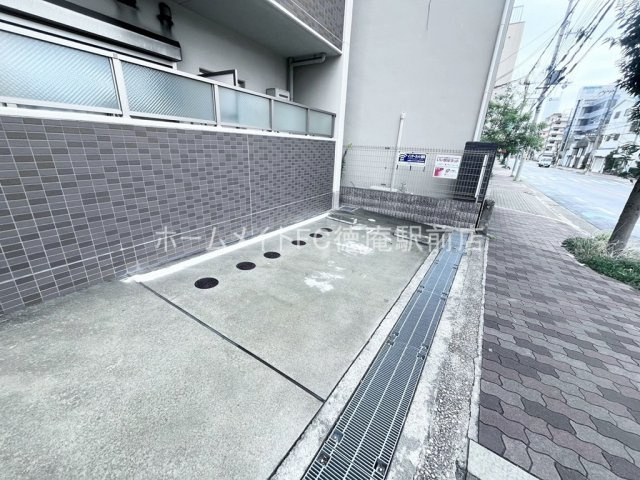 大阪市城東区放出西２丁目の賃貸マンションの駐車場