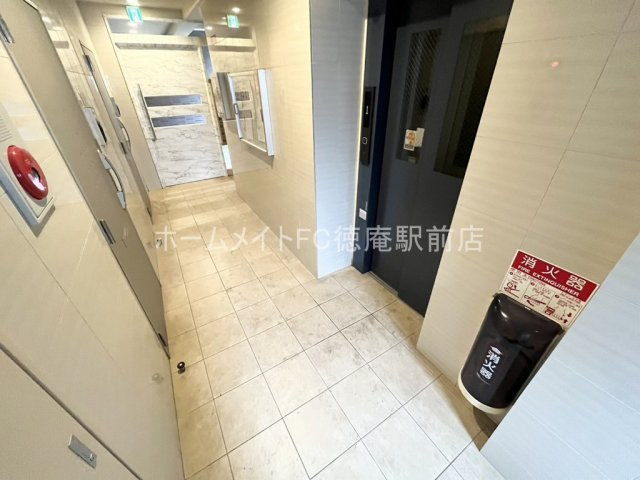 大阪市城東区放出西２丁目の賃貸マンションのロビー