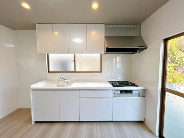 【キッチン】 | 仲介手数料無料！厚狭小学校に通えるリフォーム済み中古住宅　山陽小野田市山川 | 使い勝手の良いシステムキッチンで楽しくクッキング♪
