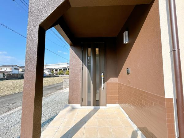 【玄関】 | 仲介手数料無料！厚狭小学校に通えるリフォーム済み中古住宅　山陽小野田市山川 | シンプルで使いやすい玄関です