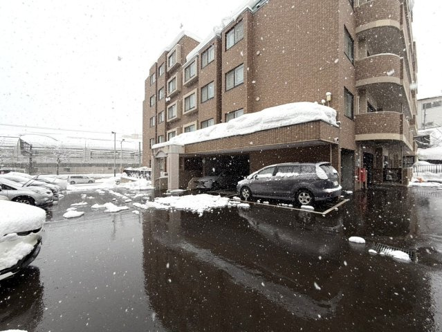 ヴェルビュ天神山公園の駐車場