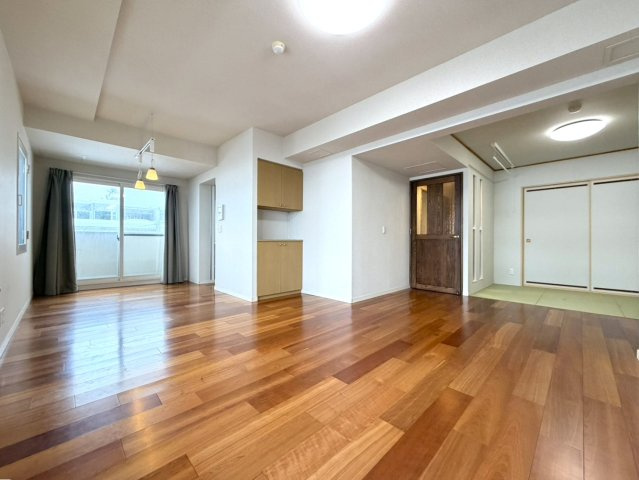 ヴェルビュ天神山公園の居間・リビング