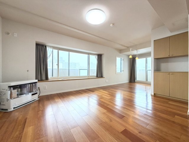 ヴェルビュ天神山公園の居間・リビング