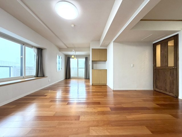 ヴェルビュ天神山公園の居間・リビング