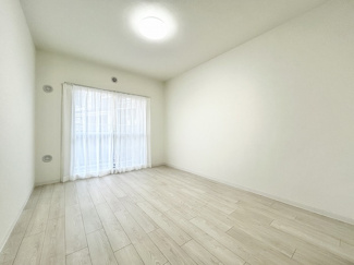 【洋室】 | エクレール第弐相模原 | バルコニーに面した洋室です。