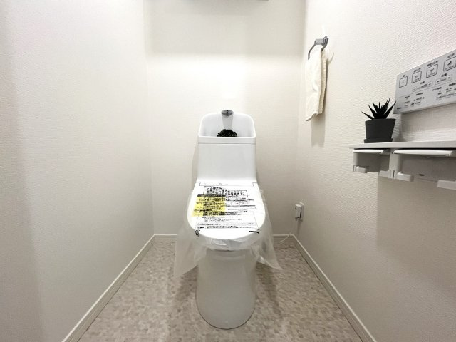 チサンマンション小笹のトイレ|
縦型トイレはお掃除などお手入れがしやすく常に清潔に保ちやすいですよ♪