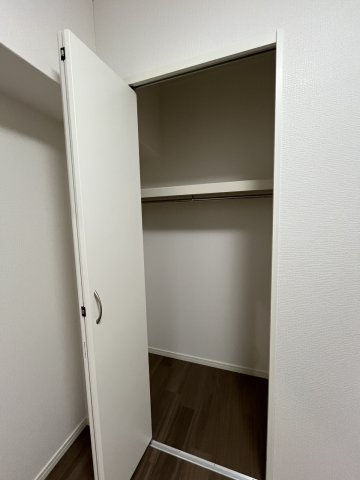 チサンマンション小笹の収納|天井まである収納♪長いものも収まりそうですよね！