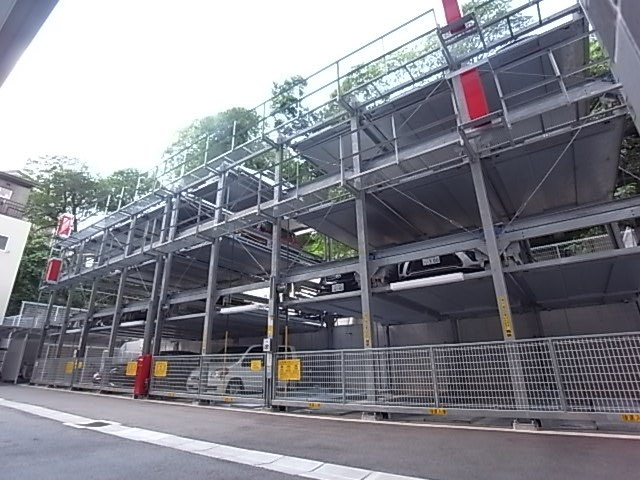 ワコーレ神戸北野ザ・テラスの駐車場
