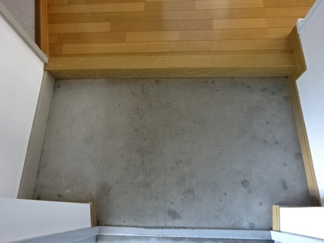 メゾン大津和の玄関