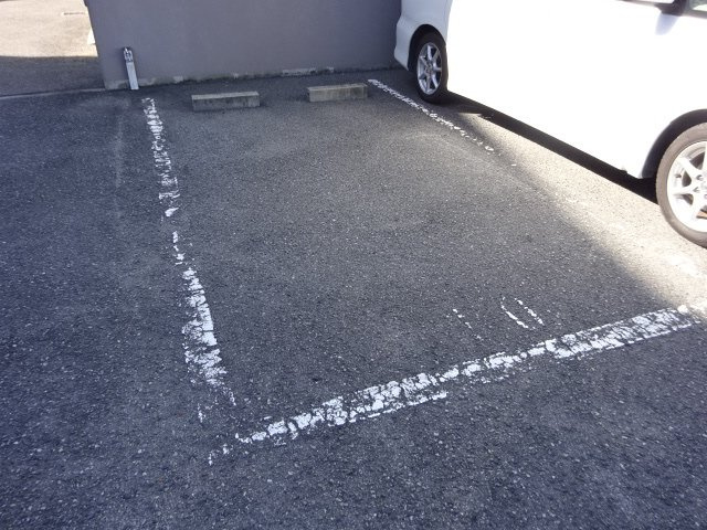 メゾン大津和の駐車場