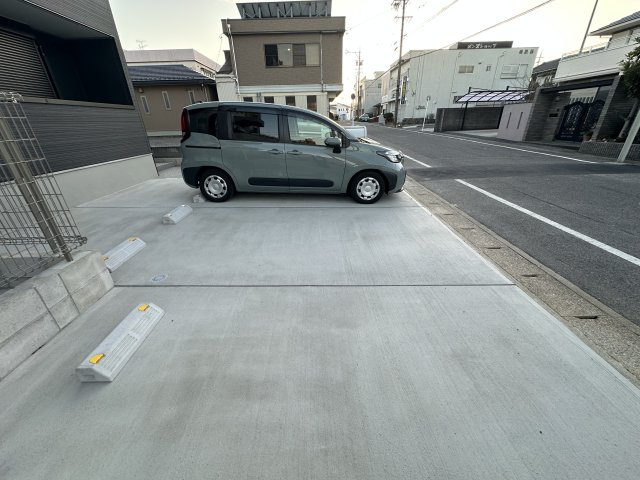 Anecis御幸本町の駐車場