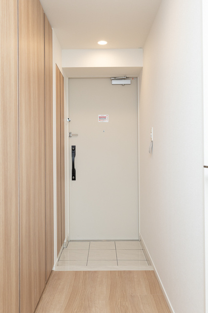 ＲＪＲプレシア東十条ガーデンの玄関|※写真は同タイプ住戸（反転タイプ）です。
