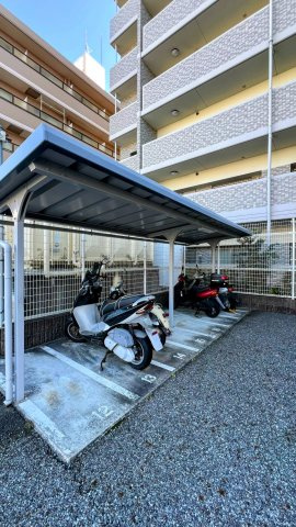 エスリード伊丹南本町の駐車場