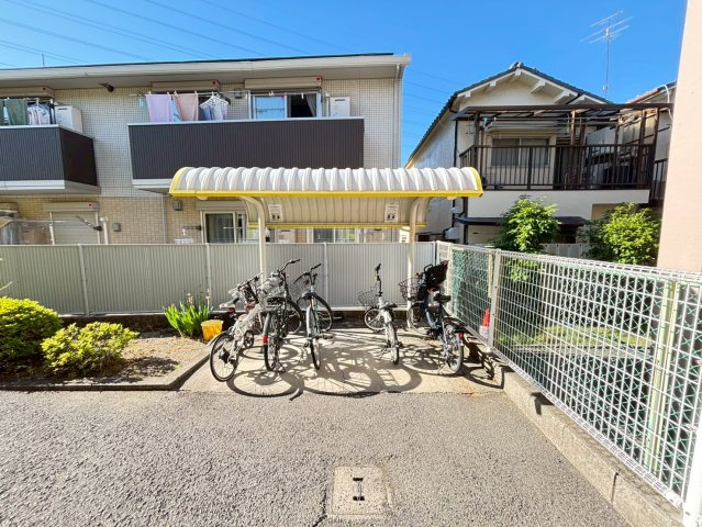 フレンドコーポB棟の駐車場