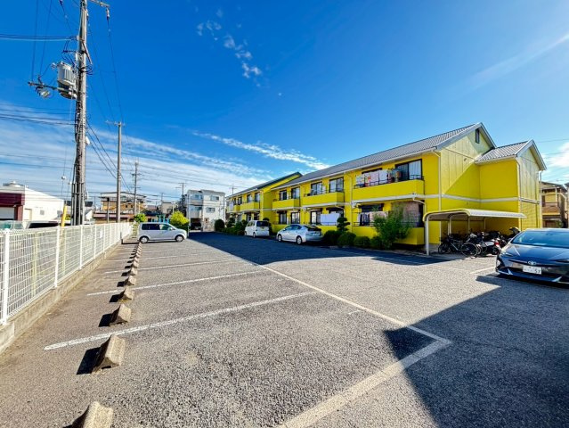 フレンドコーポB棟の駐車場